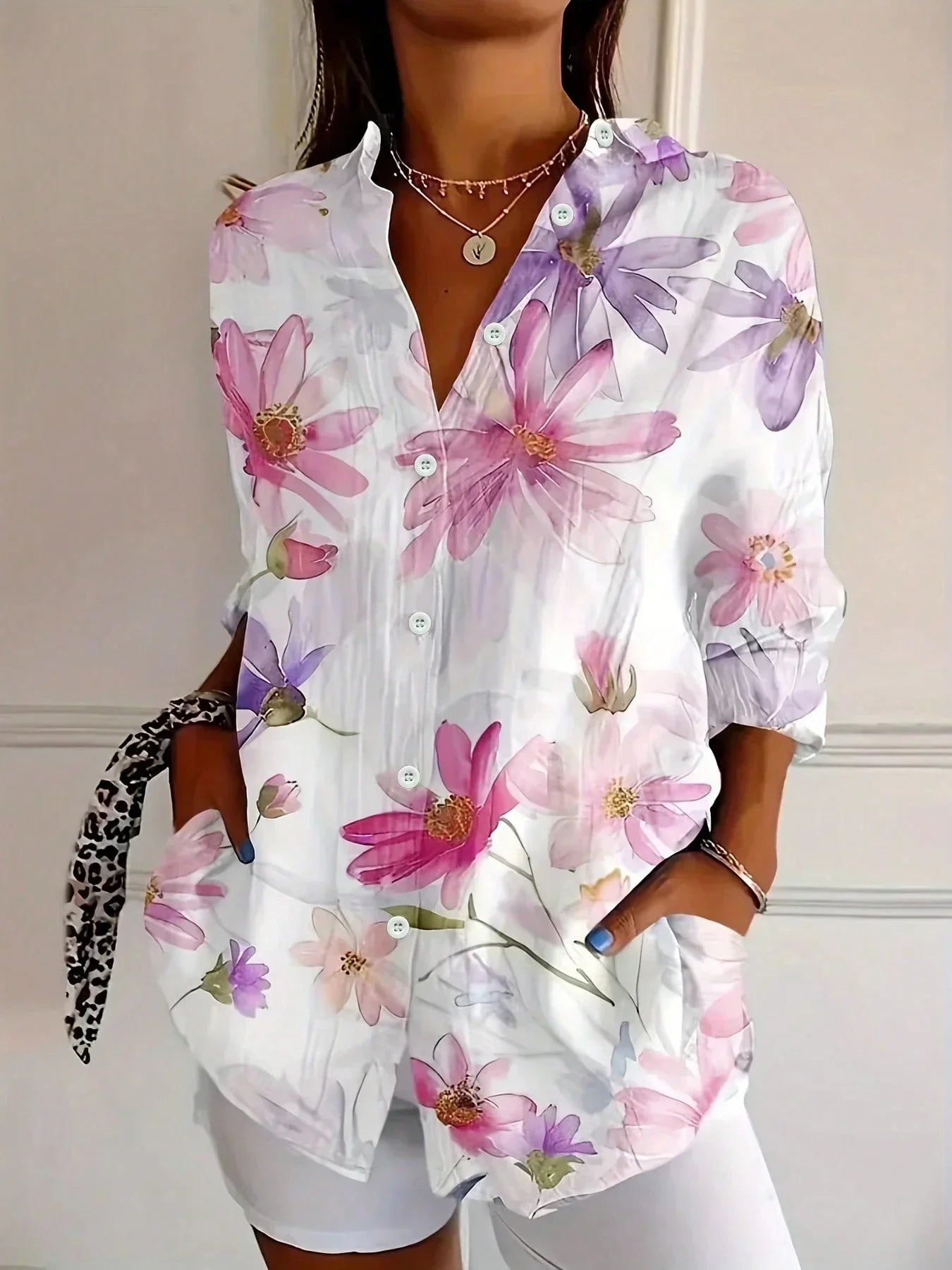 Claudia | Dame Farverig Blomstret Knaplukning Bluse