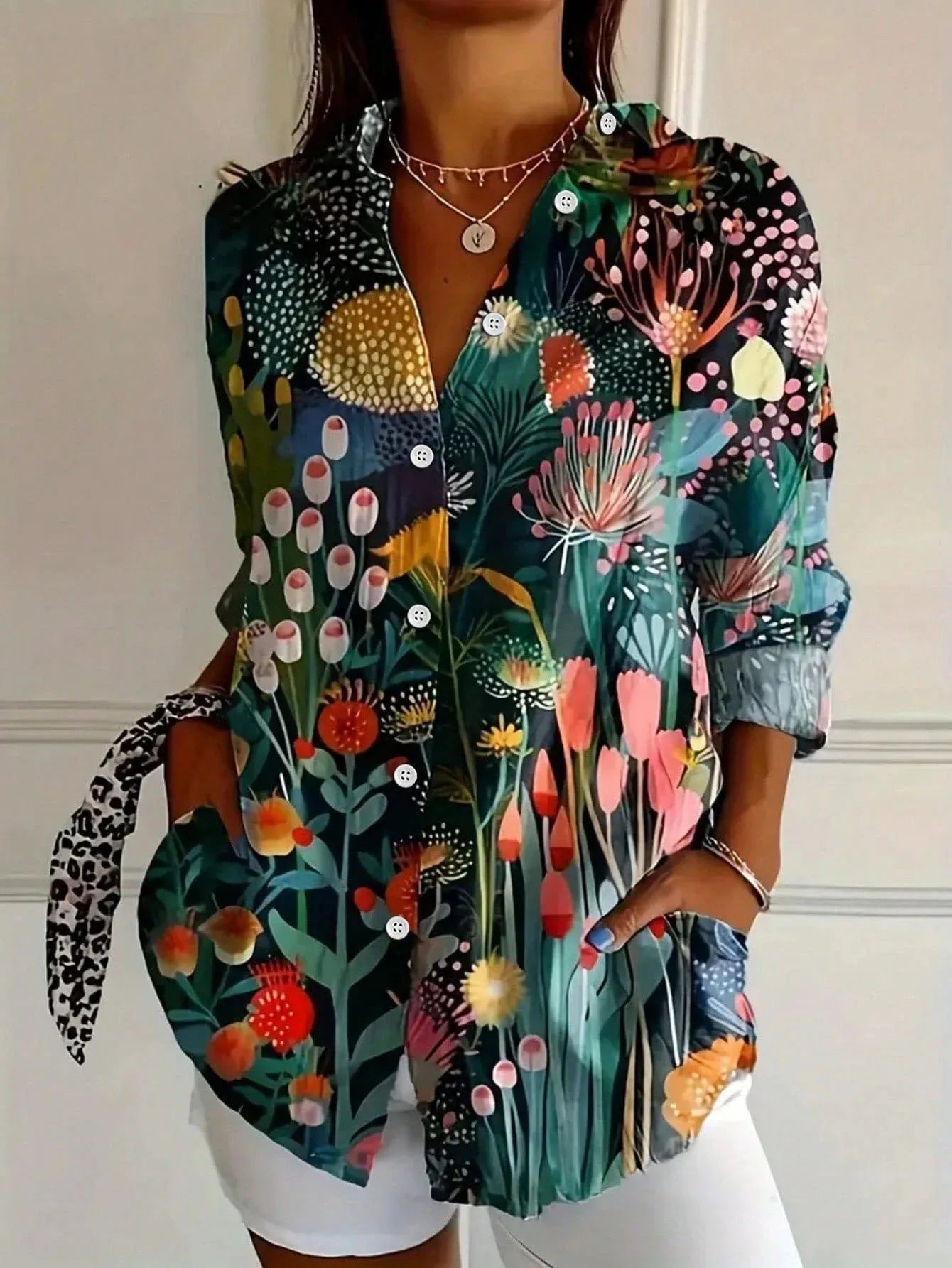Claudia | Dame Farverig Blomstret Knaplukning Bluse