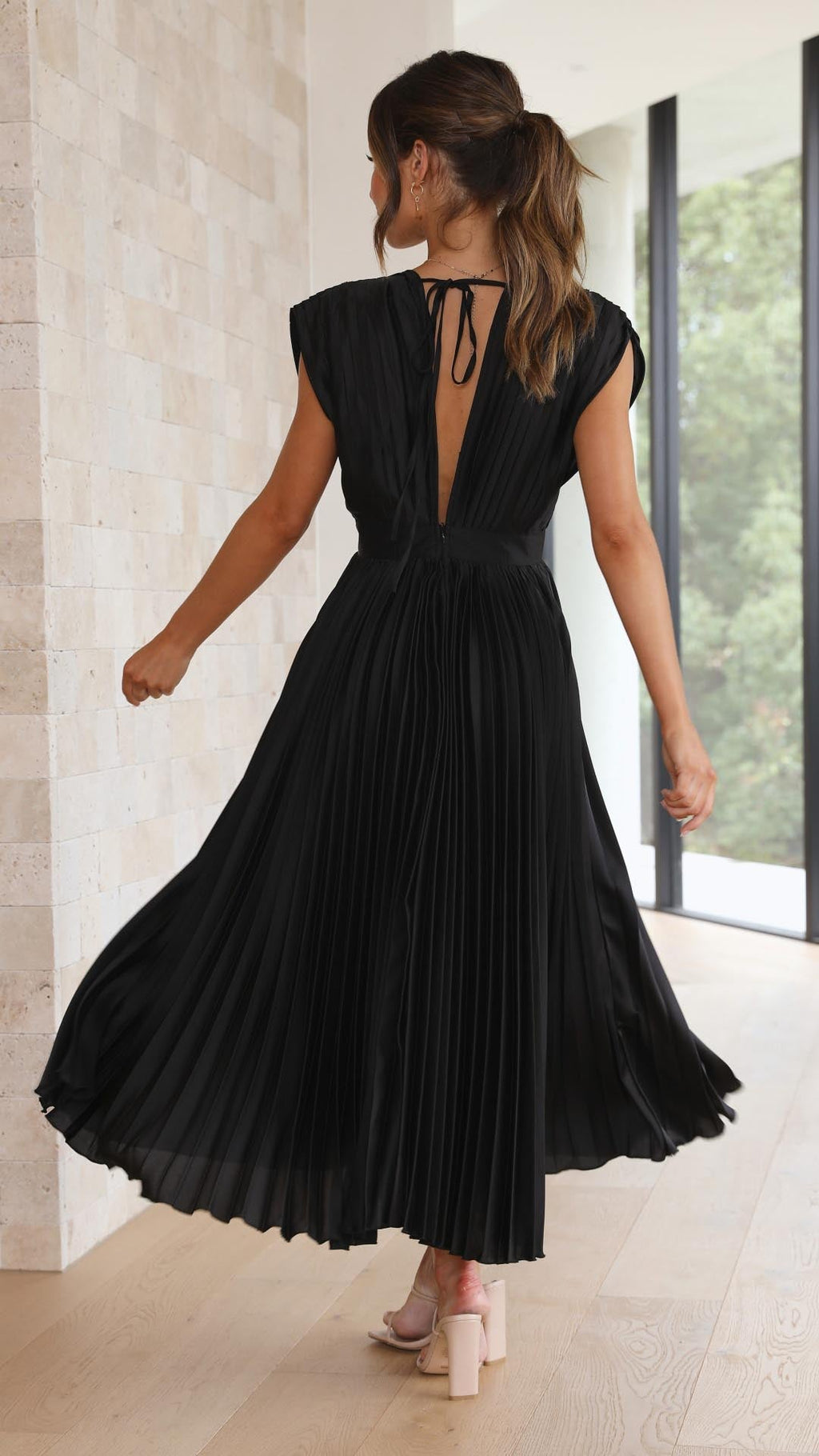 Emilia | Dame Elegant Dyb V Plisseret Midi Kjole